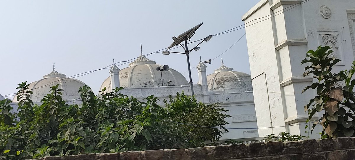 syednadeem1's tweet photo. #babrimasjid #6Dec2022
#traveldiaries 
#PatharMasjid Hajipur

Today I happened to offer Zohar Namaz at King Akbar's era Majid in Hajipur. Kown as Sangi Jama Masjid [Pathar Masjid].

I was shocked to see the Masjid as it represents Babri Masjid. https://t.co/smzZTji0XD
