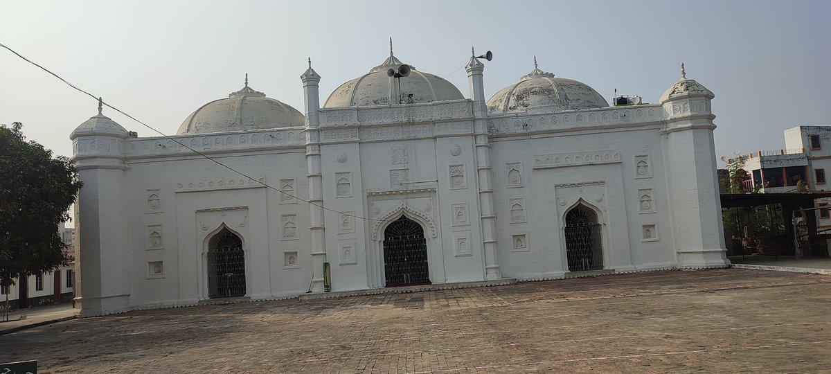 syednadeem1's tweet photo. #babrimasjid #6Dec2022
#traveldiaries 
#PatharMasjid Hajipur

Today I happened to offer Zohar Namaz at King Akbar's era Majid in Hajipur. Kown as Sangi Jama Masjid [Pathar Masjid].

I was shocked to see the Masjid as it represents Babri Masjid. https://t.co/smzZTji0XD