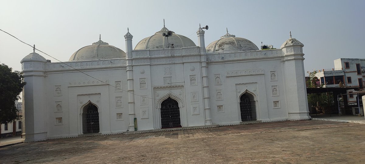 syednadeem1's tweet photo. #babrimasjid #6Dec2022
#traveldiaries 
#PatharMasjid Hajipur

Today I happened to offer Zohar Namaz at King Akbar's era Majid in Hajipur. Kown as Sangi Jama Masjid [Pathar Masjid].

I was shocked to see the Masjid as it represents Babri Masjid. https://t.co/smzZTji0XD