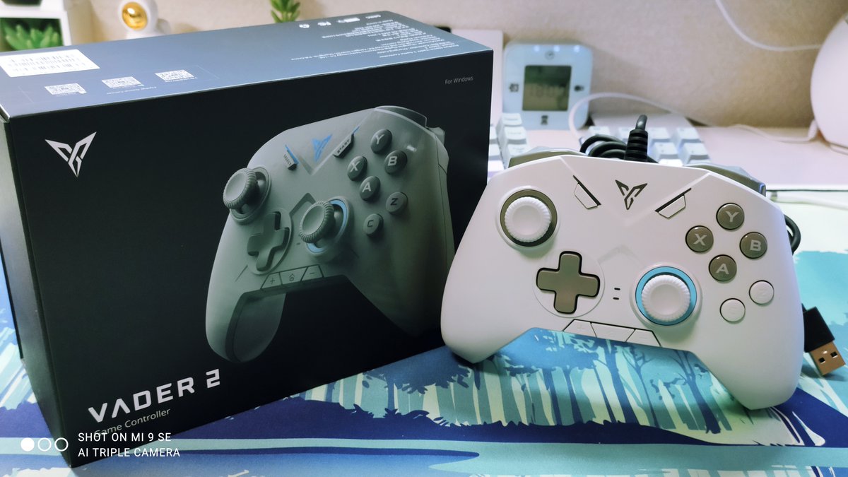 iquina2005's tweet photo. 今日ちらっとポンバシに寄れたんで
ワンズさんでゲームパッドFlydigi Vader 2を購入
私はこのカラーリングが凹ったんで有線タイプです
#PCONES https://t.co/gYmRMjUzO2