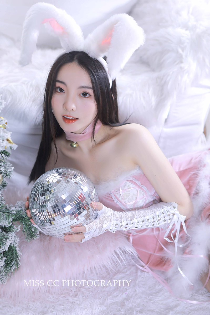 积攒了许多星星
挂满圣诞树和漆黑的夜空

摄影/@misscc520 

#圣诞写真 #成都约拍 #摄影 #纯欲风 https://t.co/lS8A5KRJ4Y