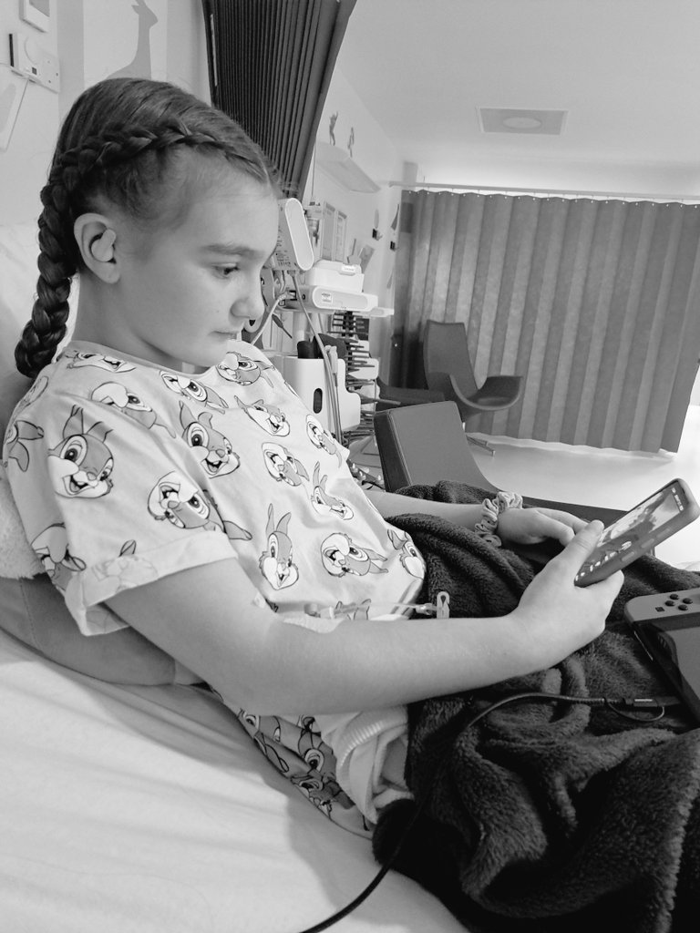 Claire21Stewart's tweet photo. Hoping Lucy gets out of hospital so she makes it to see @BrendanCole in panto tomorrow at @APAWhatsOn she has been counting down since September! 😭 Keeping everything crossed! #Panto #BrendanCole #PeterPan #Aberdeen #HisMajestysTheatre https://t.co/D0jbXl8FFO
