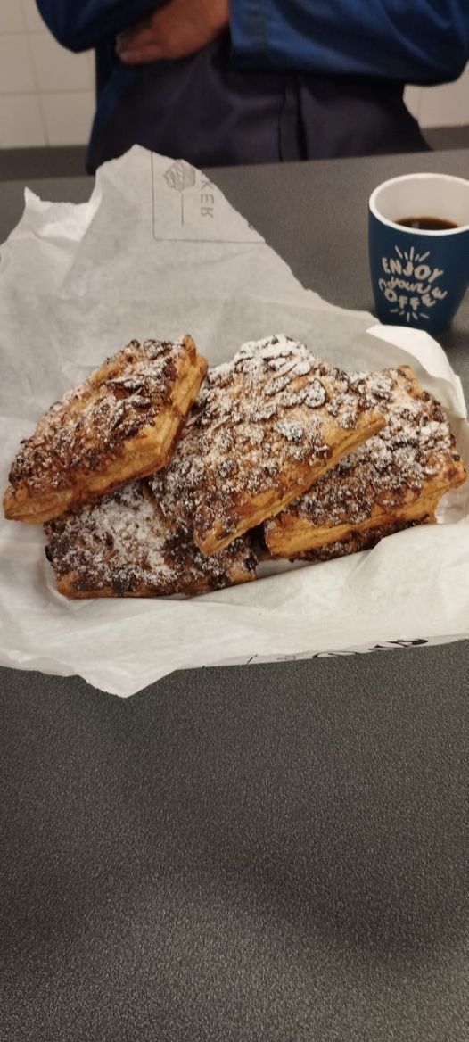 Wat een verwennerij weer...dit maal door Peter van <a href="/dagkoerier/">Drive And Go Koerier</a> Bedankt Peter...overheerlijke appelflappen zeg! <a href="/AlexAutocenter/">AlexAutocenterAltena</a>