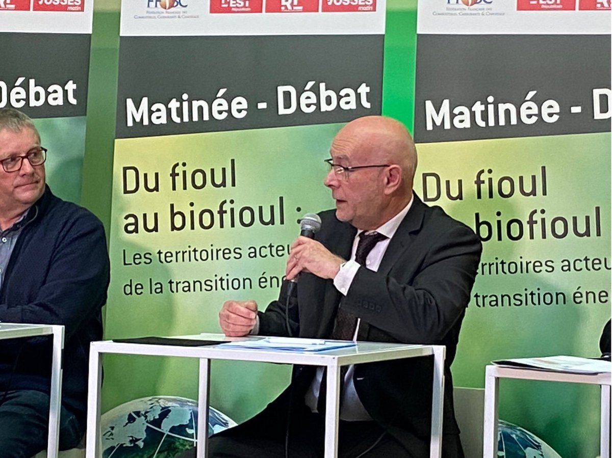 biofioul's tweet photo. A la conférence #Biofioul de @lestrepublicain
@lerepu @VosgesMatin, Frédéric Plan de la #FF3C sur le prix du #biofioul : s'il est 10-15% plus cher que le #fioul, une #chaudière biocompatible permet de réaliser 25-30% d'économies d'#énergie. https://t.co/wpgPbVufsJ