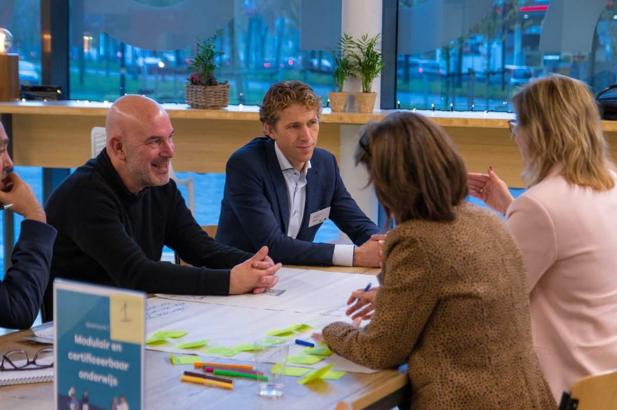 Wat een opkomst bij de werkveldconferentie. En we gaan door: onderwijs, werkveld en overheid blijven samenwerken aan onderwijsinnovatie. 
Lees meer en bekijk de presentaties: civ-welzijnenzorg.nl/werkveldconfer…