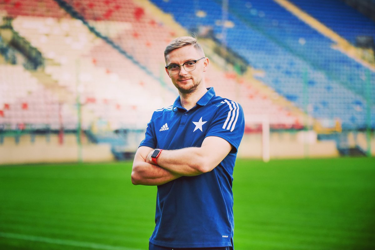 I tak sobie tutaj działamy 🔵⚪️🔴
<a href="/wislackaszkola/">Wiślacka Szkoła Futbolu</a> 
<a href="/TSWislaKrakow/">TS Wisła Kraków</a> 

Kroczek po kroczku Panie <a href="/leszekkoziol/">Leszek Kozioł</a>