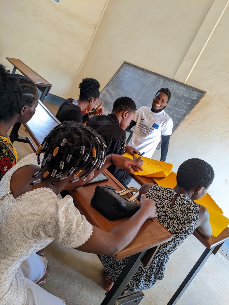 achiri_de's tweet photo. A #Girl is not a #token to end a #war between two families #StopViolenceNowAgainstWomenAndGirls.
@EUNkumuFedFed
@NkumuFedFed
@UEauCameroun 
@UnionEuropeaRD 
@EuropeanUnion 
@USEmbassyYaoundéCameroon
@UNDP 
@VitalVoices https://t.co/CdTZJ8hB6p