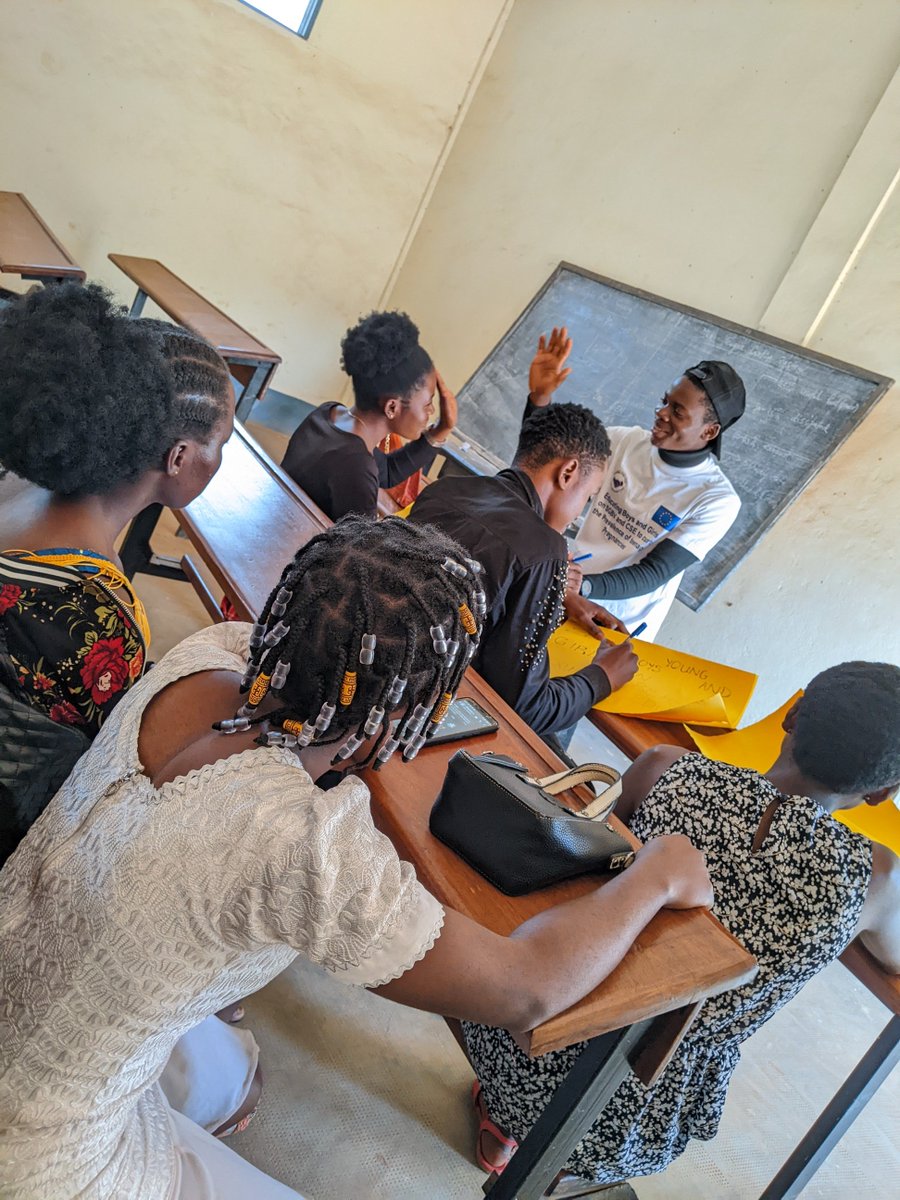 achiri_de's tweet photo. A #Girl is not a #token to end a #war between two families #StopViolenceNowAgainstWomenAndGirls.
@EUNkumuFedFed
@NkumuFedFed
@UEauCameroun 
@UnionEuropeaRD 
@EuropeanUnion 
@USEmbassyYaoundéCameroon
@UNDP 
@VitalVoices https://t.co/CdTZJ8hB6p
