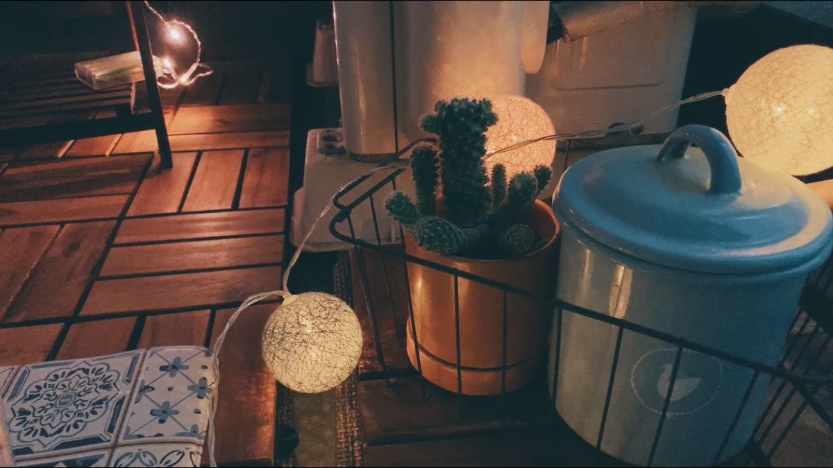 狭くても
100均アイテムで
ベランピング空間できちゃいます✨

おせんのベランダ
明日18時公開です