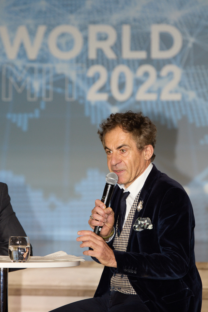 [#DWS22 🌐] Digital &amp; Society 

"La technologie, par sa convivialité, nous éloigne de la science"
"Un jour, les data en diront plus sur le monde que les lois physiques" 
Nous explique <a href="/EtienneKlein/">Etienne KLEIN</a>, philosophe scientifique <a href="/CEA_Officiel/">CEA</a> 

 #sciences #digital