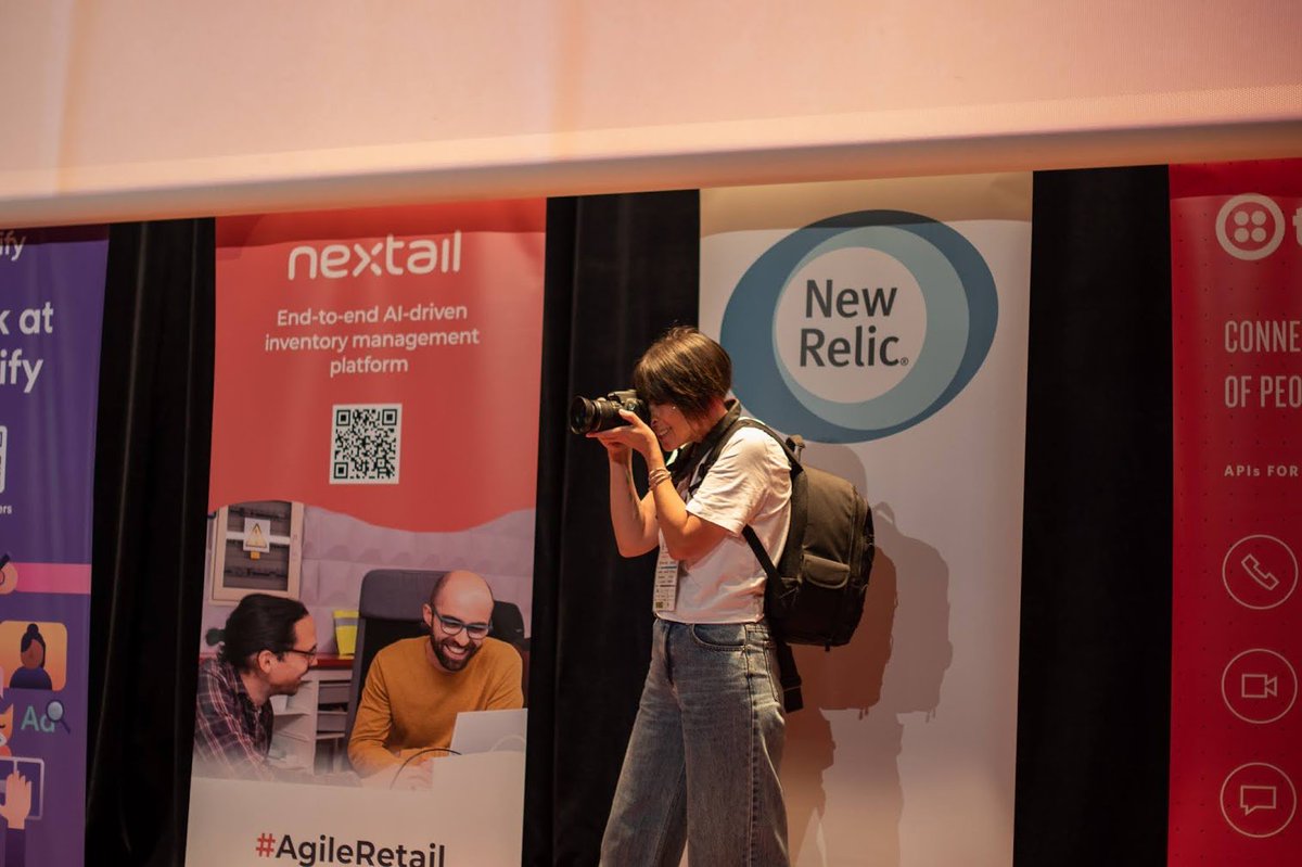 phpulpocon's tweet image. En primer lugar agraceder a las dos fotógrafas que hicieron este fabuloso trabajo inmortalizando cada momento y cada detalle de la #pulpoCon22 con toque artístico: Madalina (<a style="text-decoration: none;" rel="nofollow" target="_blank" href="https://www.linkedin.com/in/madalina-bianca-florea-17158516/">linkedin.com/in/madalina-bi…</a>) y Mirian (<a style="text-decoration: none;" rel="nofollow" target="_blank" href="https://www.instagram.com/miriandez/">instagram.com/miriandez/</a>).