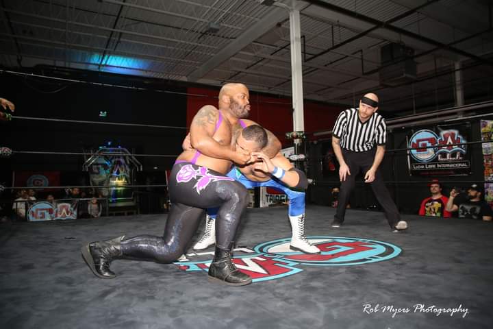 DamienTyler8's tweet photo. Headlock of the century 🤣. #wrestling https://t.co/UXFW9RH4aI