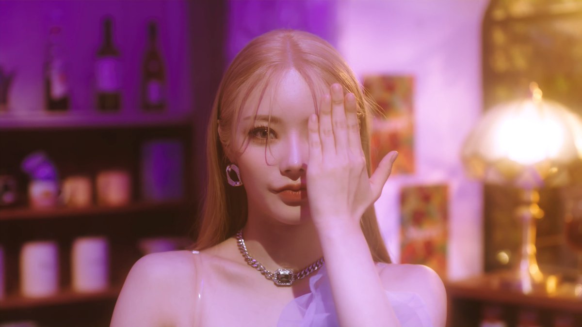 FIFTYFIFTYPH_'s tweet photo. #KEENA snaps from WHAT IF Concept Video 

#FiftyFifty #TheFifty #Higher
#피프티피프티 #하이어 https://t.co/0qzhDJTKPZ