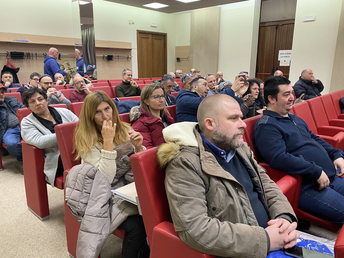 UilmNazionale's tweet photo. #Metalmeccanici Al via il Consiglio territoriale @UilmBg Presente il Segretario Generale @RoccoPalombella #Uilm 🔵 https://t.co/ieQQDY3AOd
