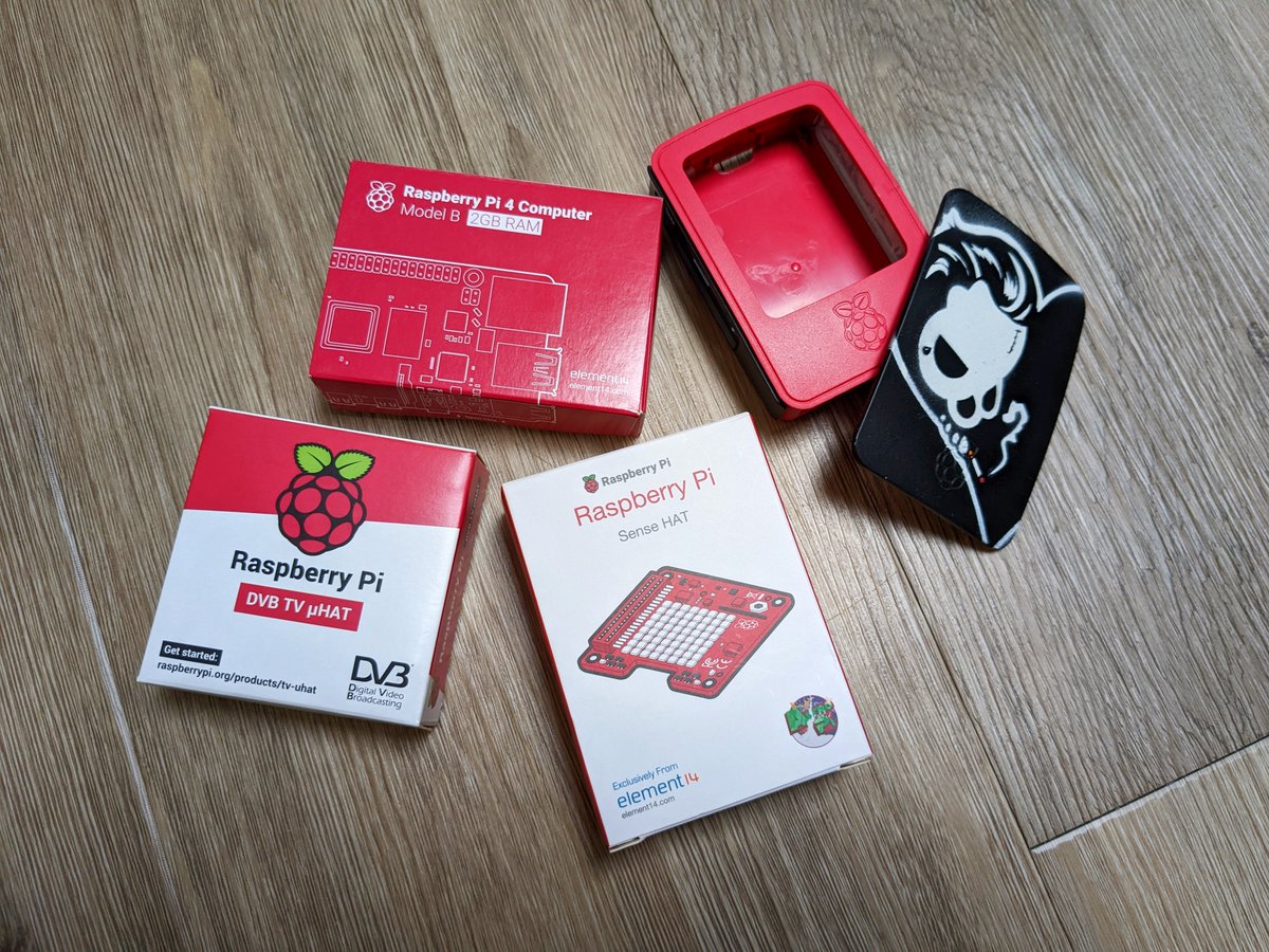 ben_bailleul's tweet photo. #Concours 🎁
Vous galérez à trouver un Raspberry Pi ?
Participez !
À gagner :
-Un #RaspberryPi 4 - 2 Gb de RAM
-Un Sense HAT
-Un DVB TV µHAT
-Un boîtier exclusif du graffeur Havrais "Amor"

Comment Participer ?
Like + RT
-Suivre @ben_bailleul 
-Suivre @AndroidMT 

TAS le 20/12🍀 https://t.co/z1vcnAc6hY
