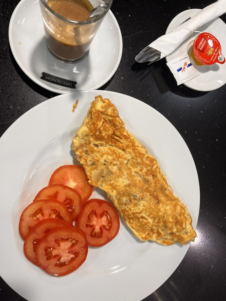 Rakel_Cangura's tweet photo. Hoy me lo tomo como un “domingo lento”…
Desayunar solita y en silencio
casi😂siempre hay alguien que te habla, tengo un imán
#puentaco
#bonjour almas de cántaro https://t.co/8KZLwq0SQD