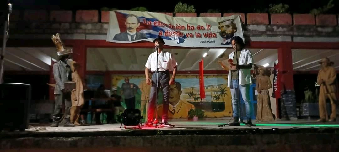 StgoUjc's tweet photo. Se realiza en el Municipio Palma Soriano de #SantiagoDeCuba, Gala Cultural en víspera del 52 Aniversario de la #FEEM.
#52FEEM, #AquiConCuba, #ResistirConCreatividad. https://t.co/to5lIUwzX6