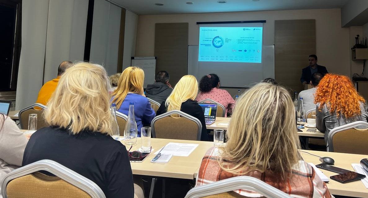 Blinking tweet media