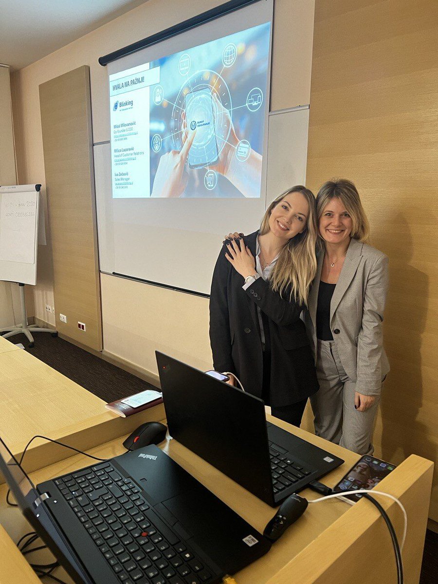 Blinking tweet media