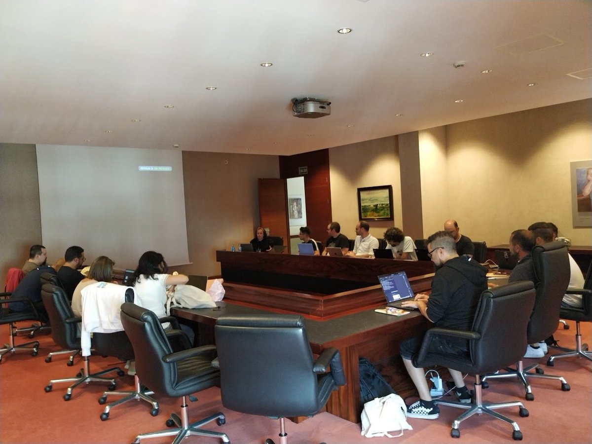 phpulpocon's tweet image. El viernes, ya todos los talleres estaban en marcha, a hora de  comer pasabamos al next level, pero aún quedaba el sábado, el día grande....