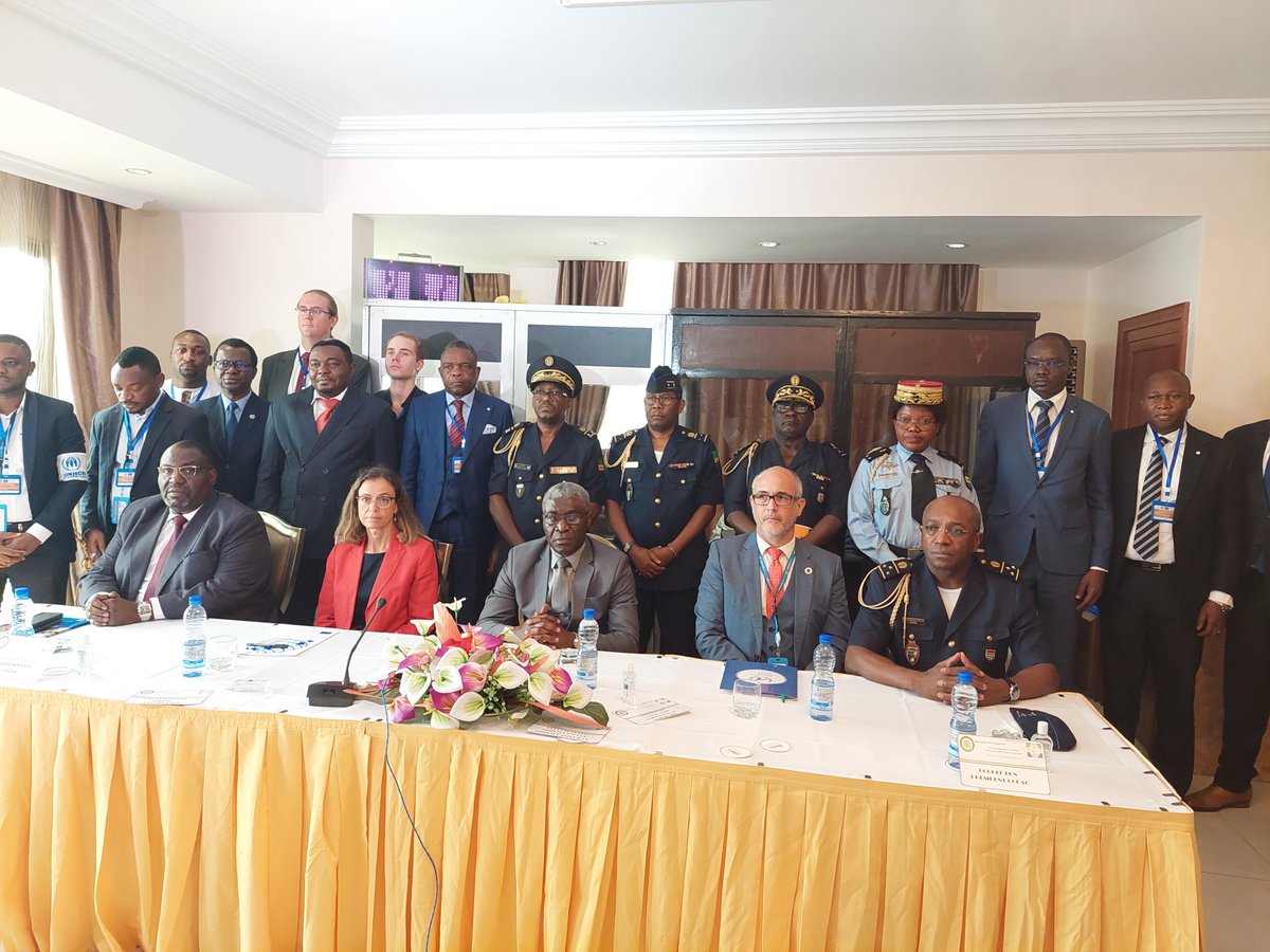 pais_rosario's tweet image. 🇪🇺🇬🇦🇩🇪 Lors du lancement de la #FormationDesFormateurs  des #ForcesdeSécurité prévue du 5 au 9/12  pour une gouvernance des frontières, fondée sur le respect des #DroitsHumains dans le cadre du programme #Frontières cofinancé par #UE et #Allemagne