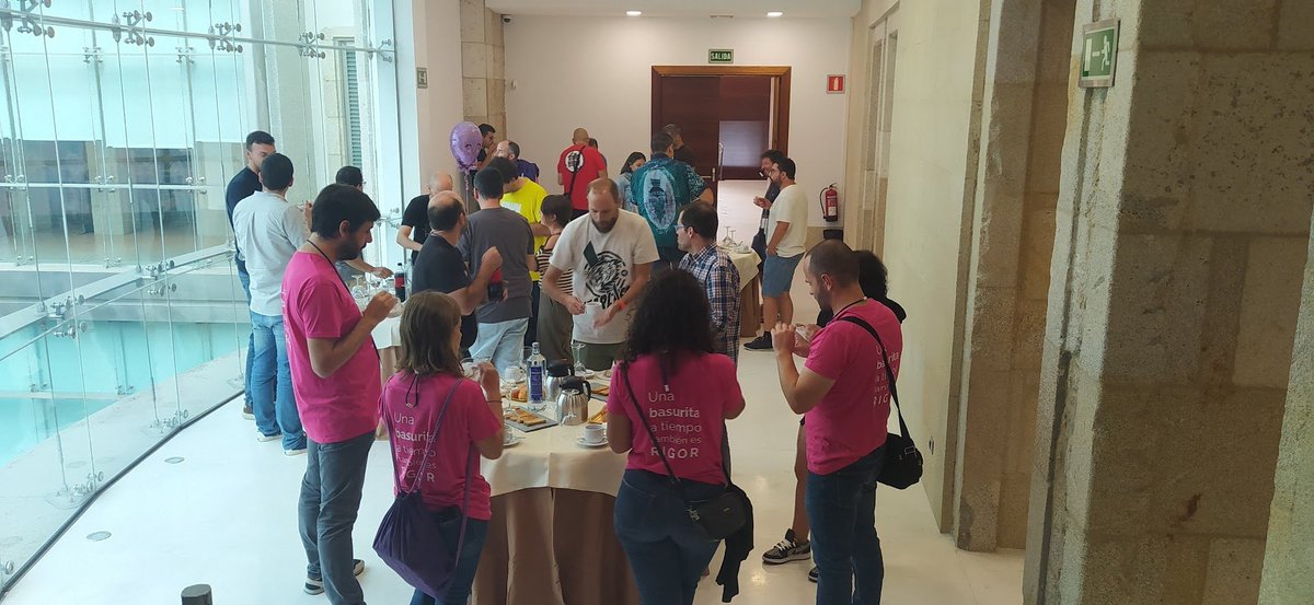 phpulpocon's tweet image. El Jueves fue el día más "intimo" con los primeros asistentes y con el taller de @carlosbuenovinos y @theUniC sobre CQRS. Los asistentes ya pudieron disfrutar del nivel de los refrigerios en galicia