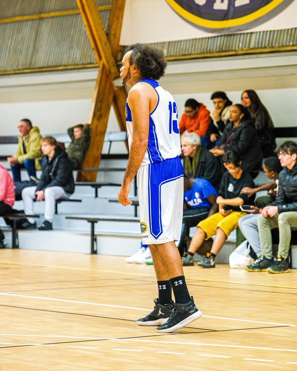 Folclobasket's tweet photo. Photo du weekend ! 📸

🔵🟡 𝗙.𝗢.𝗟.𝗖.𝗟.𝗢 🟡🔵

#folclo #basket #folclobasket #basketball #sport #lorient #morbihan #bretagne #france #ffbb #championnat #victoire #district #equipe #quartier #kervenanec https://t.co/MZpjGHYdAR