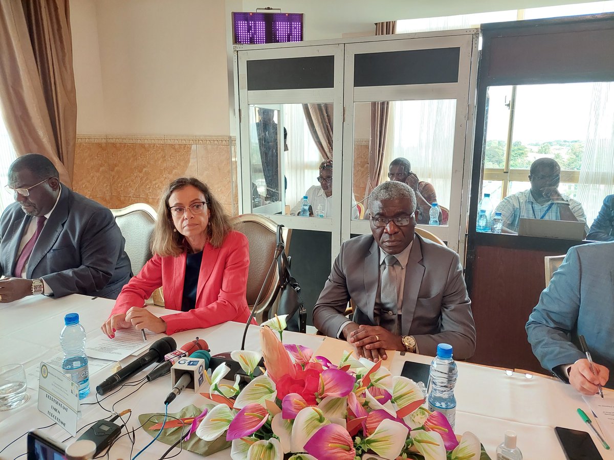 pais_rosario's tweet image. 🇪🇺🇬🇦🇩🇪 Lors du lancement de la #FormationDesFormateurs  des #ForcesdeSécurité prévue du 5 au 9/12  pour une gouvernance des frontières, fondée sur le respect des #DroitsHumains dans le cadre du programme #Frontières cofinancé par #UE et #Allemagne