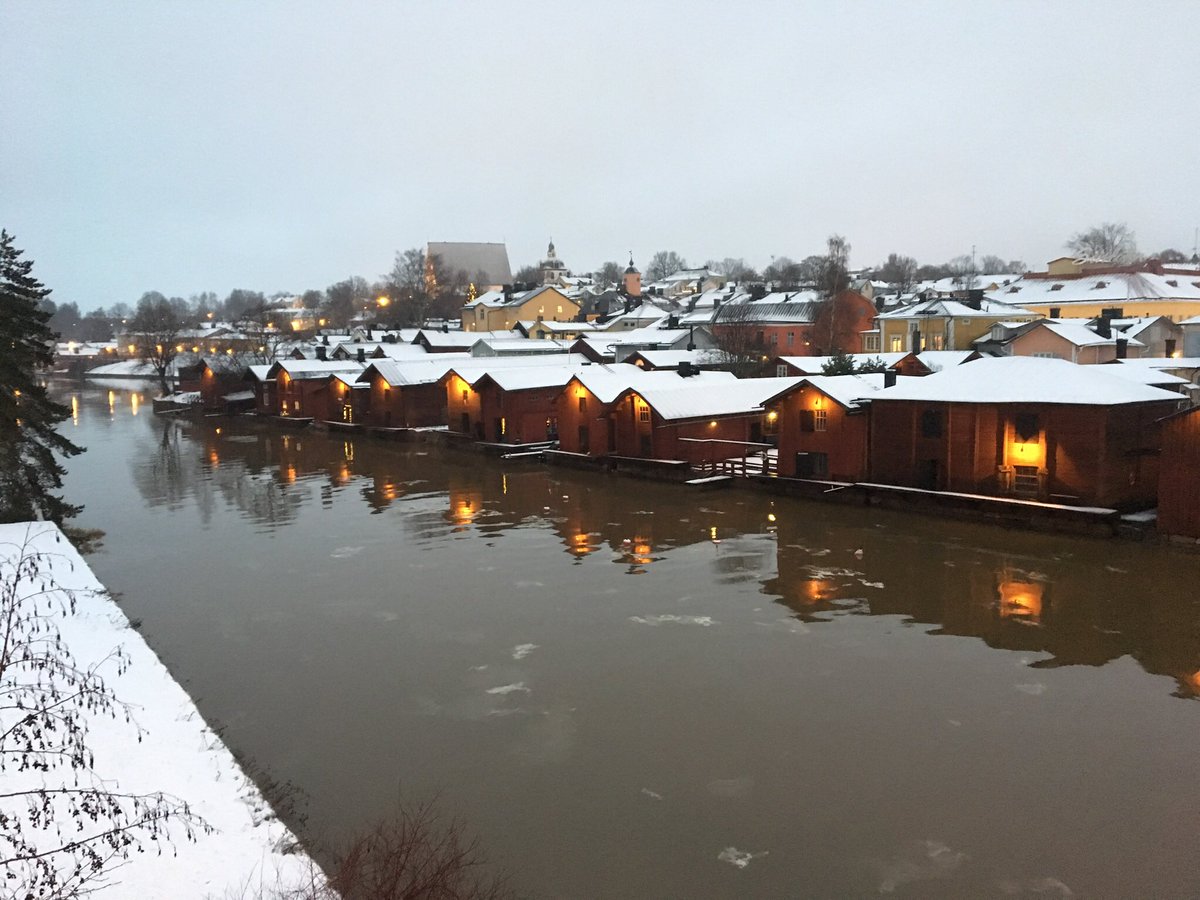 tommyHellsten's tweet photo. Aamulla vedin siniristilipun salkoon. Sydämeni täytti kiitollisuus siitä että meillä on tämä maa ja että se säilyi vapaana. Mutta mikä valtava hinta vapaudesta maksettiin! Kiitos kaikki te jotka annoitte henkenne ja terveytenne. https://t.co/syyd5yzU3v