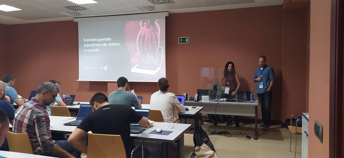 phpulpocon's tweet image. El viernes, ya todos los talleres estaban en marcha, a hora de  comer pasabamos al next level, pero aún quedaba el sábado, el día grande....