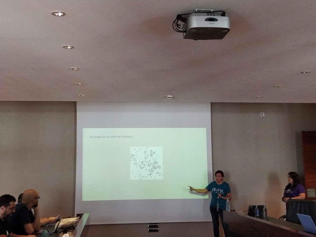 phpulpocon's tweet image. El viernes, ya todos los talleres estaban en marcha, a hora de  comer pasabamos al next level, pero aún quedaba el sábado, el día grande....