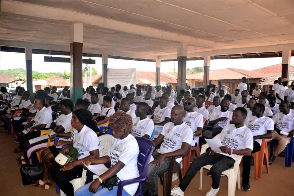 KatNgolo's tweet photo. Pictures supporting @PresidentBio @juldehjalloh_vp #HumanCapitalDevelopment Agenda, certifying about 200 Youth, @EUinSierraLeone funded through @moped2022 and #NAOSL and SLRA, NCTVA, SLLCA, MTHE and MOYA implemented by @youth_sierra .#YouthSkillsDevelopmentandTraining Programme. https://t.co/FnrwxniUDc