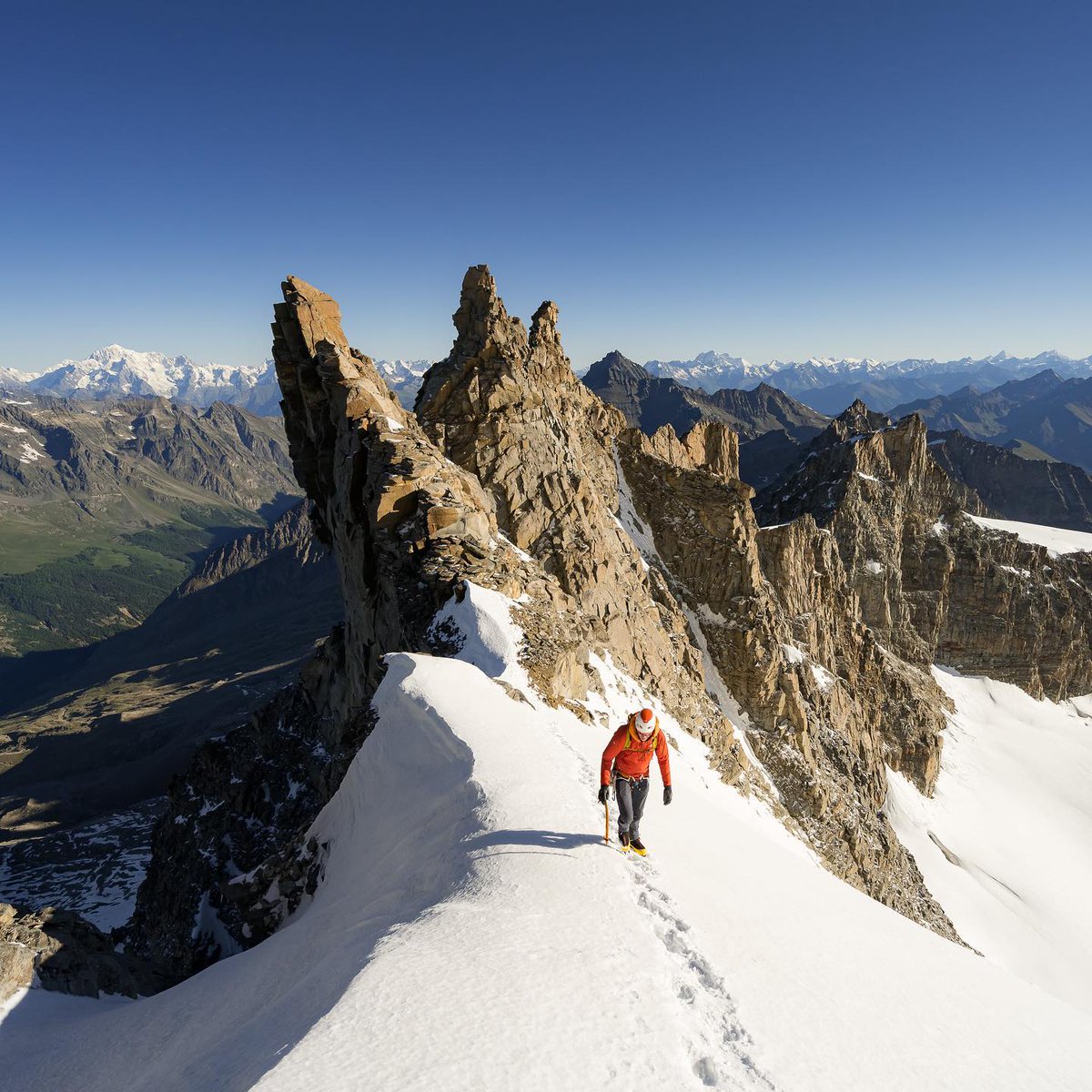 Le Grand Paradis, à 4 061 m d'altitude, est magique ❄️ Découvrez de nombreuses idées pour organiser des vacances à la neige ▶️ bit.ly/3iDDP4H

@Valle_dAosta 

📷 IG bentibbettsphotography

#LiveItalian #ilikeitaly #YourItalianPOV #snow #snowlife #adventure