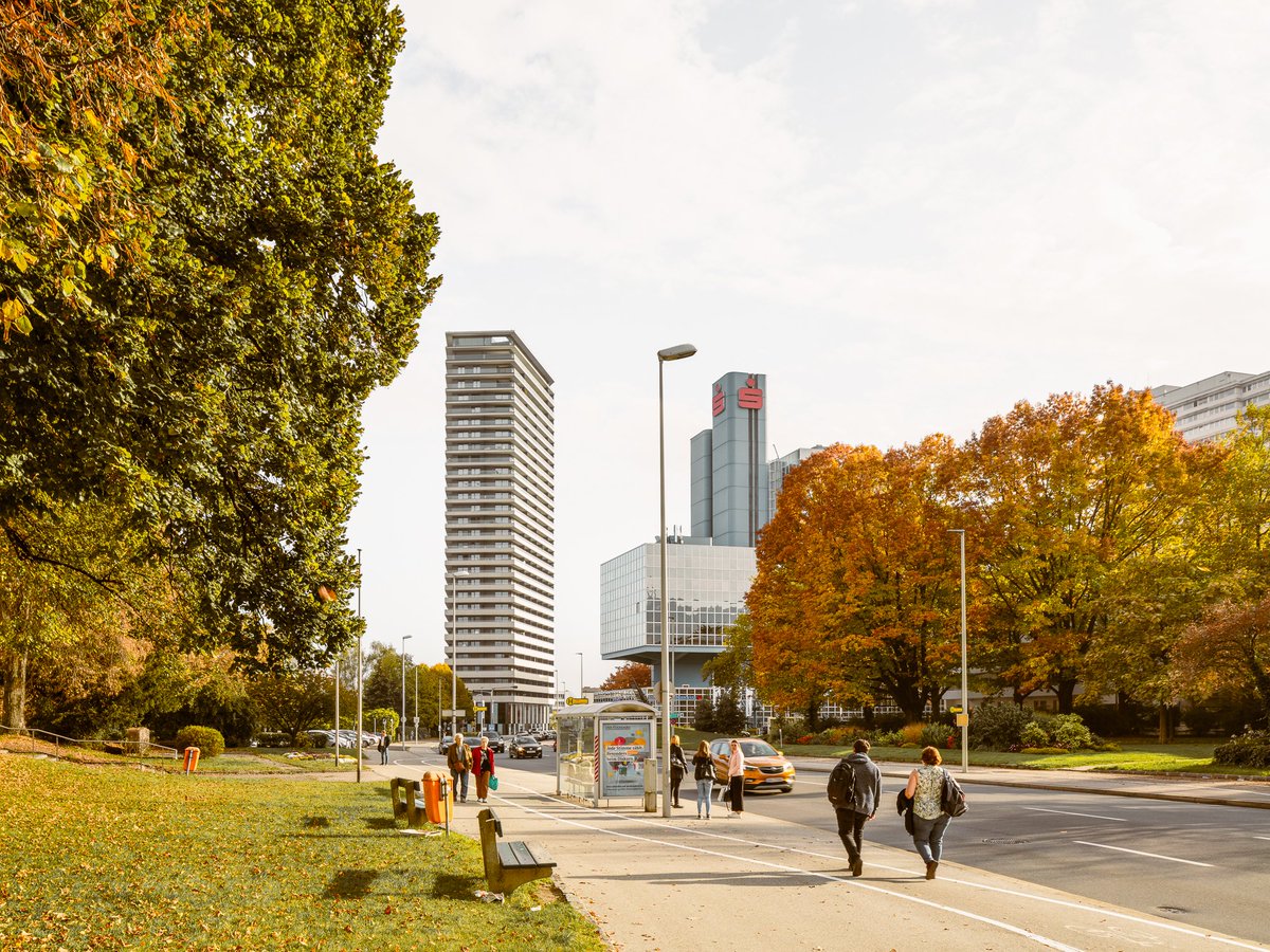 Dense urban landscape - Linz has a new landmark. The Bruckner Tower, our recently completed high-rise project, together with Hertl.Architekten, with its distinctive silhouette, offers a lively range of housing, working and education. 
awg.at/project/hol-e/
(c) tschinkersten