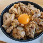 にんにくの風味がやみつきに!絶品「鶏塩にんにく丼」。
