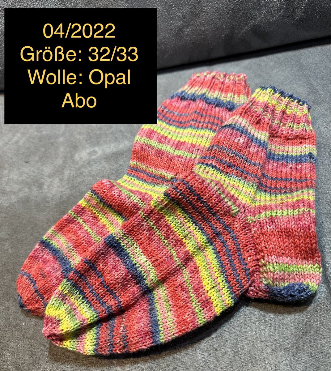 ManuT1983's tweet photo. Wieder was fertig gestrickt! Paar 04 / 2022 Größe: 32/33, Muster: Stinos, Wolle: Opal Abo März 2021 #sockenstricken #stricksocken #handmade #selbstgestrickt #handgestrickt #opalsockenwolle #opalabo #sockenwollevonopal #strickenmachtglücklich #strickenisttoll #Handarbeitsclub https://t.co/3obk2ofBPu