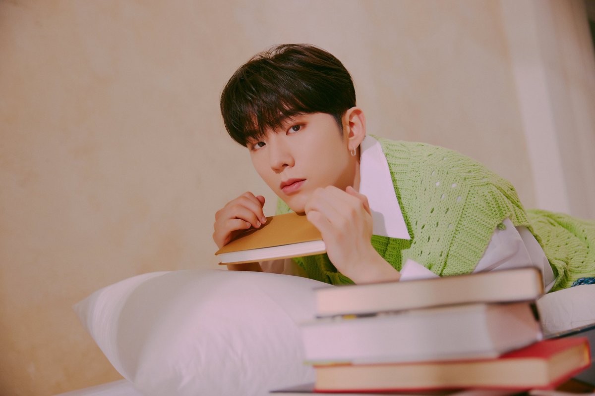 0514universe's tweet photo. [📸] THE READER - #KIHYUN https://t.co/BSNpKwsVFo