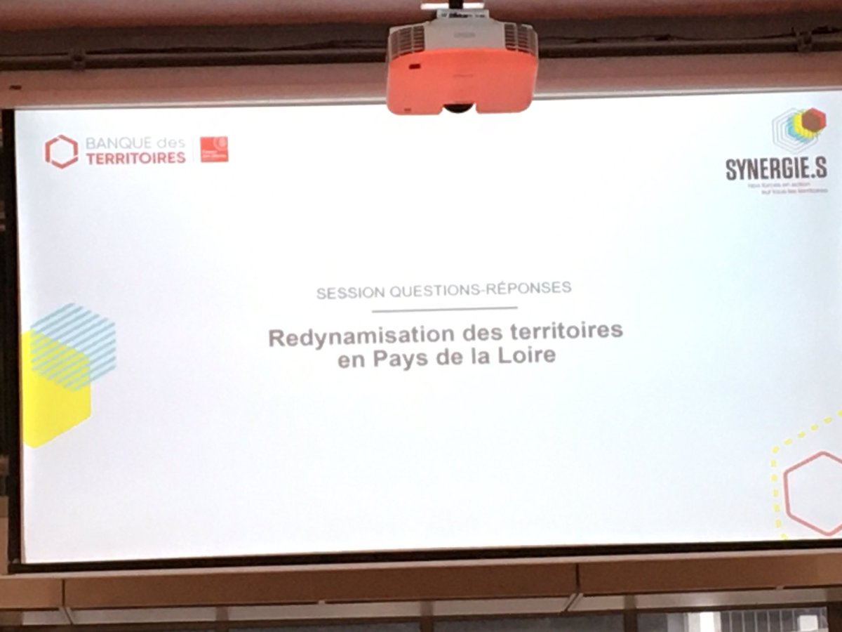 Fra_Raynaud's tweet photo. #synergie.s @BanqueDesTerr @caissedesdepots. Présentation de la diversité de l’offre dont les Foncieres. #logements. #ingenierie. #FobdsVert. #ACV2 #Métropolys @oliviersichel @BdT_PDL @Prefet44 @oryon85 https://t.co/3ToxSf8Zuk