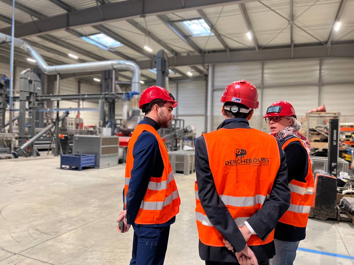 l_margueritte's tweet photo. J'ai visité hier le site de recyclage @derichebourg de Saint-Marcel, dans ma circonscription. 
Chaque jour, entre 80 et 100 tonnes de câbles électriques sont recyclées sur le site de Saint-Marcel. Merci à @NBourouffala, Christina Lievens, et aux salariés pour leur accueil. https://t.co/5ILshSGUZl