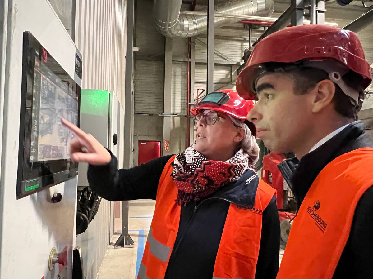 l_margueritte's tweet photo. J'ai visité hier le site de recyclage @derichebourg de Saint-Marcel, dans ma circonscription. 
Chaque jour, entre 80 et 100 tonnes de câbles électriques sont recyclées sur le site de Saint-Marcel. Merci à @NBourouffala, Christina Lievens, et aux salariés pour leur accueil. https://t.co/5ILshSGUZl