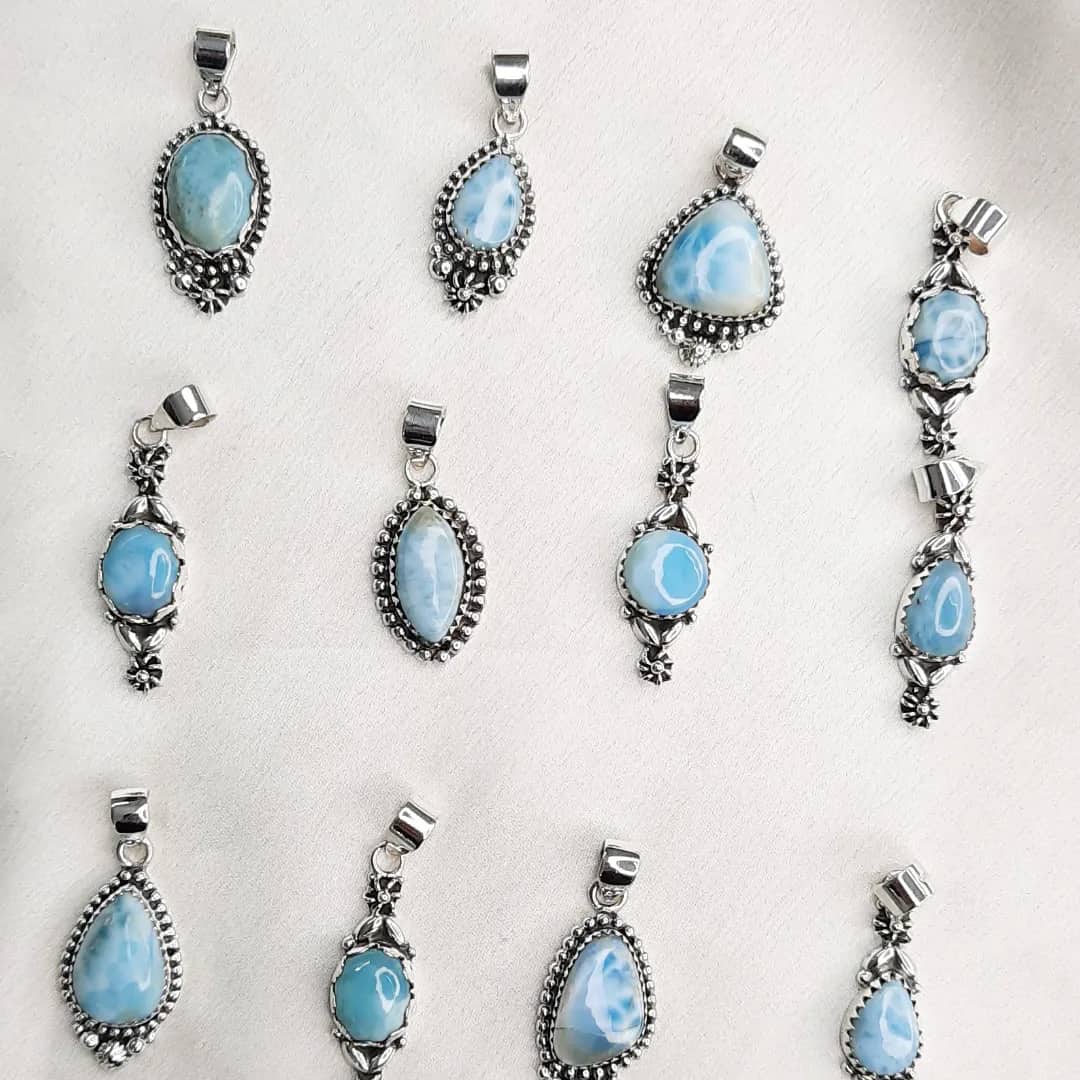 gemexi's tweet photo. 🤍Wearing the soothing but energetic Larimar Pendants cool the tempers of the wearing person and enhance the charm that keeps him as a center of attraction always💙
https://t.co/sXyqVKF7Lj
#gemestone #gemnstonejewelry #silverjewelry #larimarjewelry #gemexi https://t.co/7lQNrFD6jd