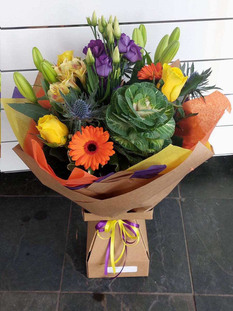 Branchflorist's tweet photo. Bright Little mixture for today 💛💜🧡

To Order for collection/delivery 👇

https://t.co/qJqsSIrXQK 

01744 309707 

#tuesdayflowers
#happytuesday
#the_olive_branch_florist 
#sthelens
#sthelensflorist
#flowershop
#delivery
#rainhill
#Prescot
#eccelston
#windle 
#widnes https://t.co/g12TwU3vMW