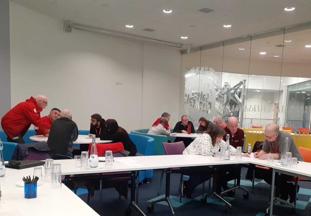 A very productive Core ER Refresher session with some of our Cheshire &amp; Manchester volunteers last night. Thank you to <a href="/SafetyCentralCH/">Safety Central</a> for the use of your fantastic venue &amp; of course the tour. @Stephenbrad118 <a href="/juliareason1/">Julia Reason</a> <a href="/Hijichi73/">Helen Ijichi</a>