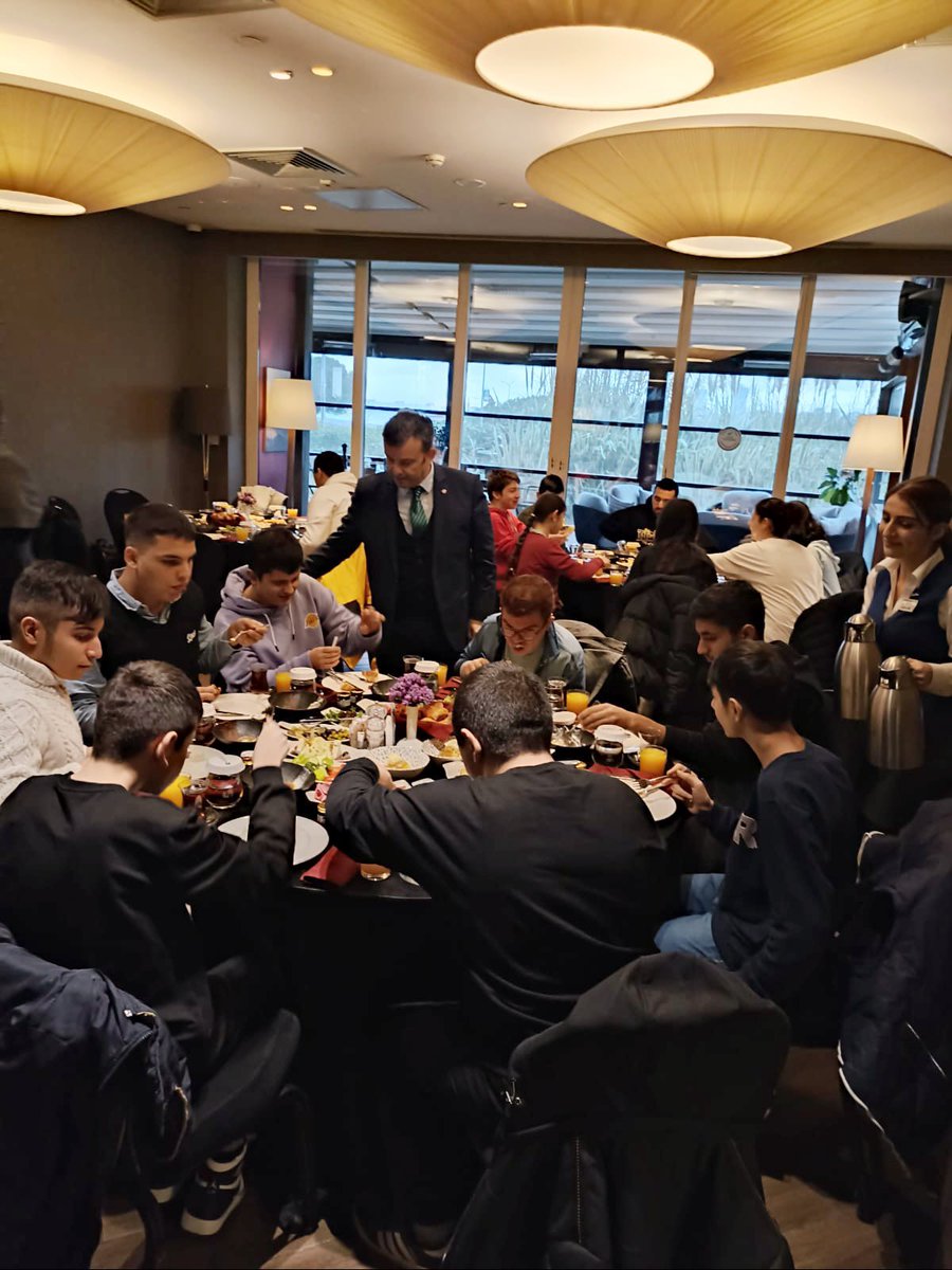 OzelYesilkoy's tweet photo. 3 Aralık Farkındalık etkinlikleri kapsamında; Zeytinburnu Radisson Blu Otel tarafından okulumuz öğrencilerine yönelik düzenlenen kahvaltı ve otel tanıtım etkinliğine katıldık.
@istanbulilmem @BakirkoyMEM @cepni6144 @FATMASOYDEMR @gulsenozer9 @denizci_salih https://t.co/OOtCWwOrob