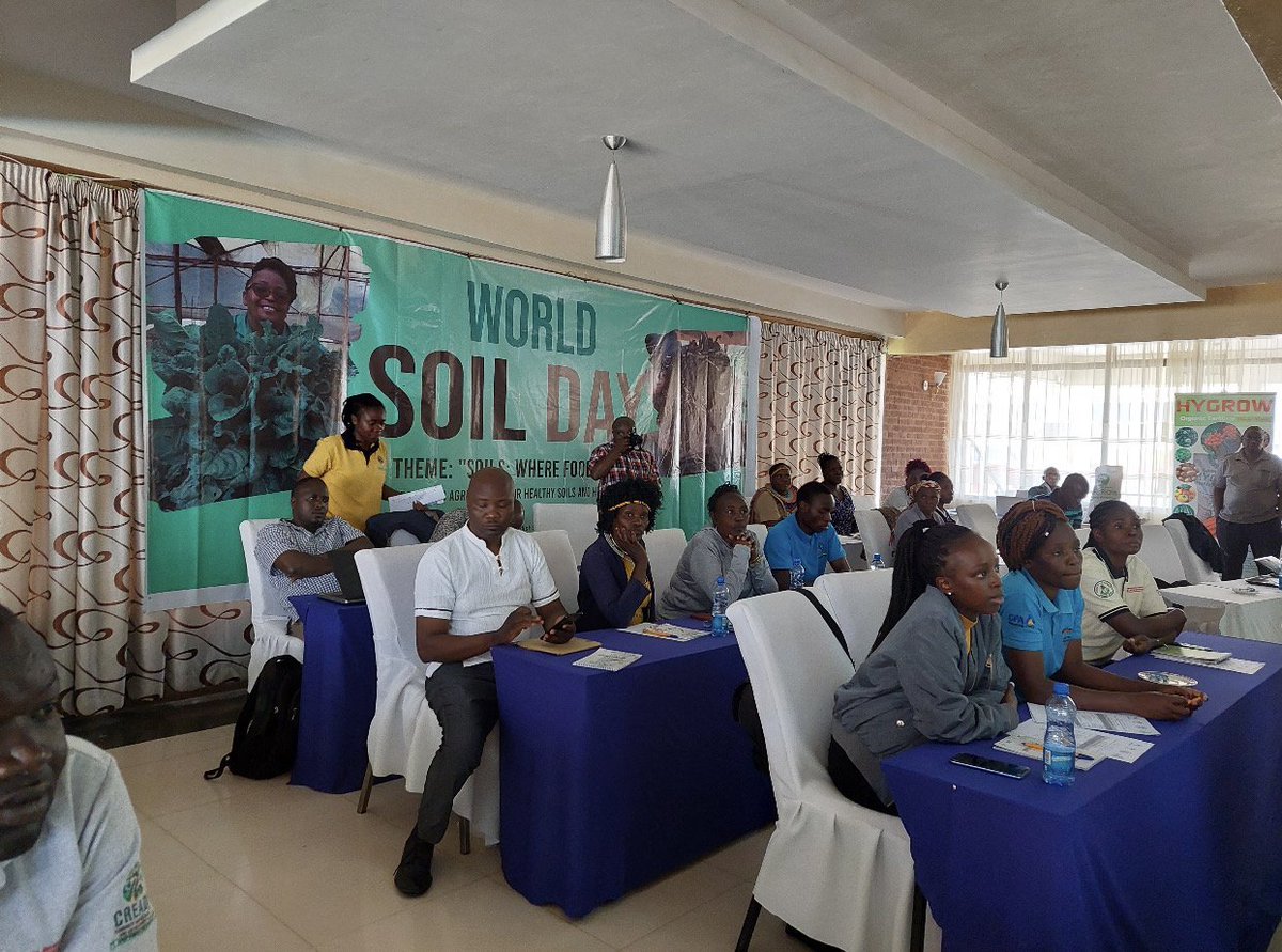 bodo_immink's tweet photo. Happy #WorldSoilDay!
@BungomaCountyKe handing over certificates of appreciation to farmers trained by @giz_gmbh #Kenya #ProSoil project! #Farmers were trained on sustainable soil management & are now supporting their communities to protect their #Soils4Nutrition! https://t.co/wImwnuSwWC