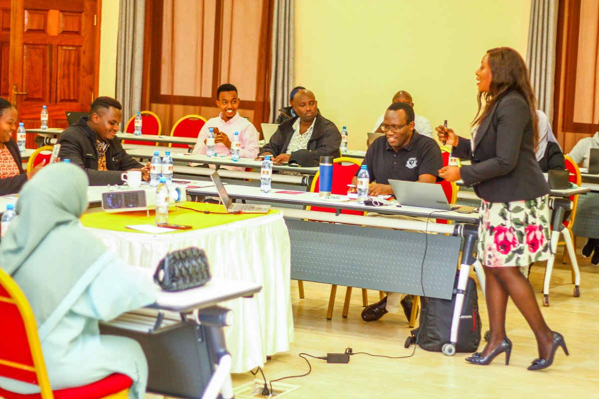 TheGirlGen's tweet photo. "Journalists should embrace the use of social media to generate debate around SRHR. The power of social media cannot be underestimated". Dr @joybundy 
#EndFGM 
#MJE2EndFGM https://t.co/pX6pFLHECM