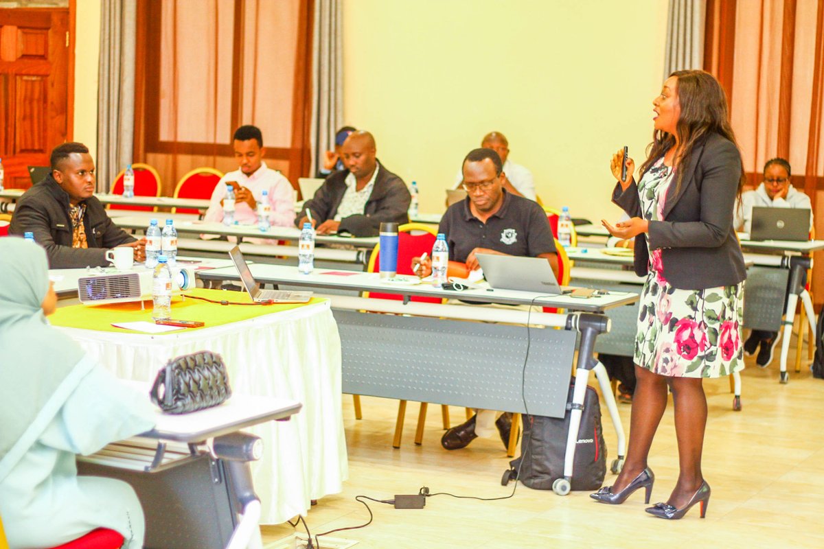 TheGirlGen's tweet photo. "Journalists should embrace the use of social media to generate debate around SRHR. The power of social media cannot be underestimated". Dr @joybundy 
#EndFGM 
#MJE2EndFGM https://t.co/pX6pFLHECM