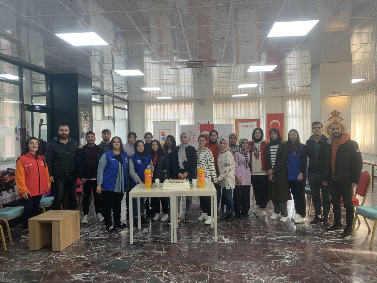 GSB_Petrolkent's tweet photo. Merkezimizde genç gönüllü kardeşlerimizin    #DünyaGönüllülerGünü ‘nü kutladık.

@kasapoglu @gencliksporbak https://t.co/vLq8bbjikk