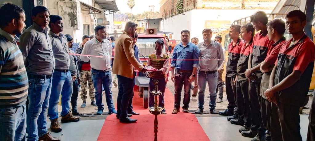 shivshaktiwahan's tweet photo. भव्य वार्षिक शिविर का उद्घाटन महिंद्रा शिव शक्ति वाहन दरभंगा, मधुबनी एवं खुटौना ब्रांच में किया गया है। जिसमें आपके अल्फ़ा गाड़ी की सर्विस पे ढ़ेर सारे इनाम और छूट।
#AlfaMegaCamp #MegaCamp2022 #MahindraServiceCenter #AlfaService #Workshop #Darbhanga #Madhubani #Khutauna https://t.co/nVQTWiPZTt