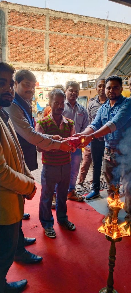 shivshaktiwahan's tweet photo. भव्य वार्षिक शिविर का उद्घाटन महिंद्रा शिव शक्ति वाहन दरभंगा, मधुबनी एवं खुटौना ब्रांच में किया गया है। जिसमें आपके अल्फ़ा गाड़ी की सर्विस पे ढ़ेर सारे इनाम और छूट।
#AlfaMegaCamp #MegaCamp2022 #MahindraServiceCenter #AlfaService #Workshop #Darbhanga #Madhubani #Khutauna https://t.co/nVQTWiPZTt